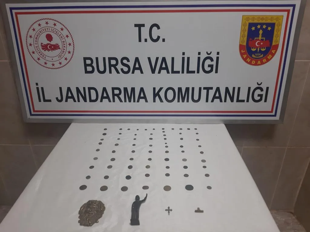 Tarihi eserleri satmaya çalışan iki kişi yakalandı