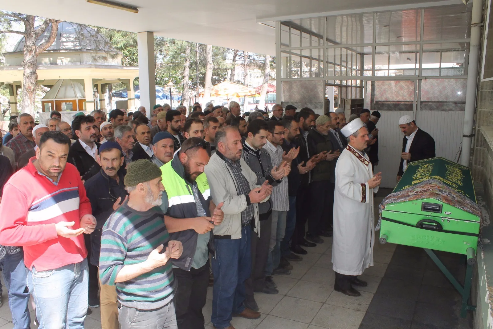 ÇİLELİ KADIN ARKASINDA 8 ÇOCUK BIRAKTI Suriyeli kanser hastası kadın hayatını kaybetti
