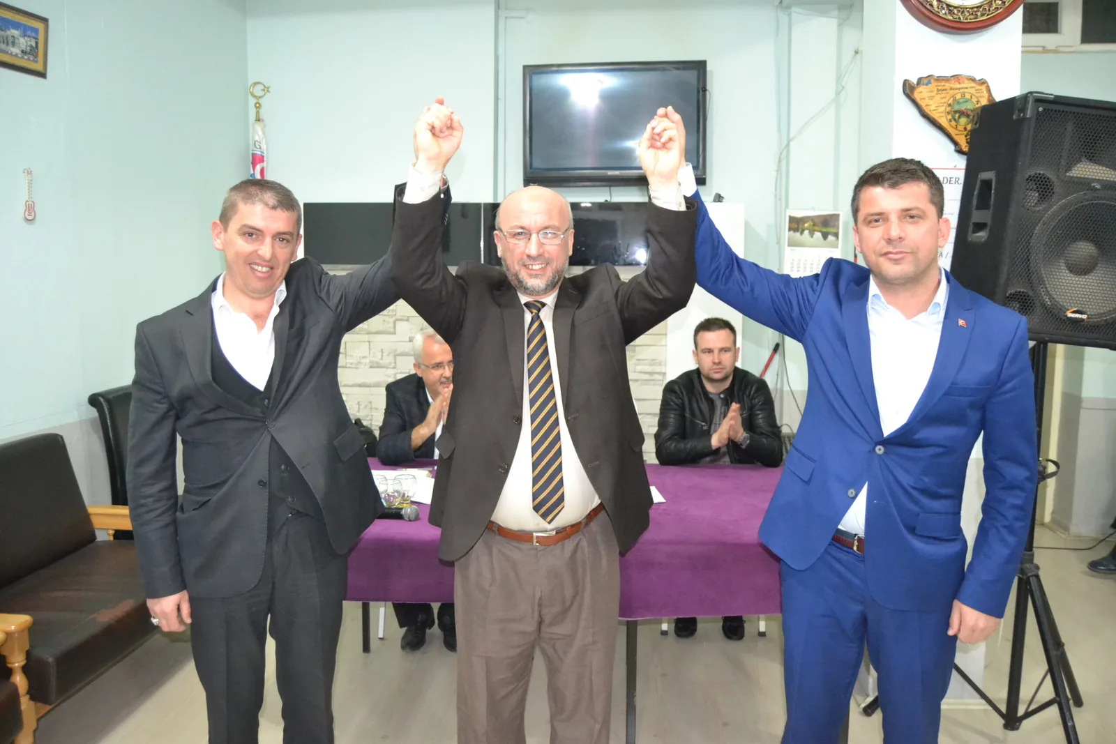 BOŞNAKLAR KONGRESİNİ GERÇEKLEŞTİRDİ Yeni başkan Şefik Memiş oldu
