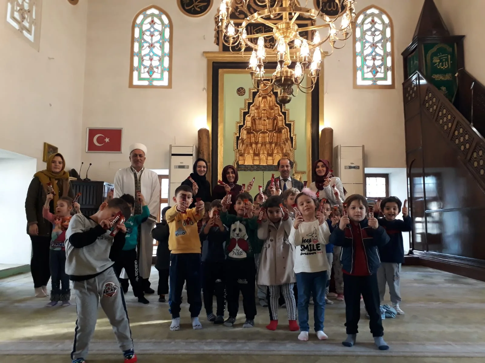 MiNiK öĞRENCiLER iSHAKPAŞA CAMiSiNi ZiYARET ETTi