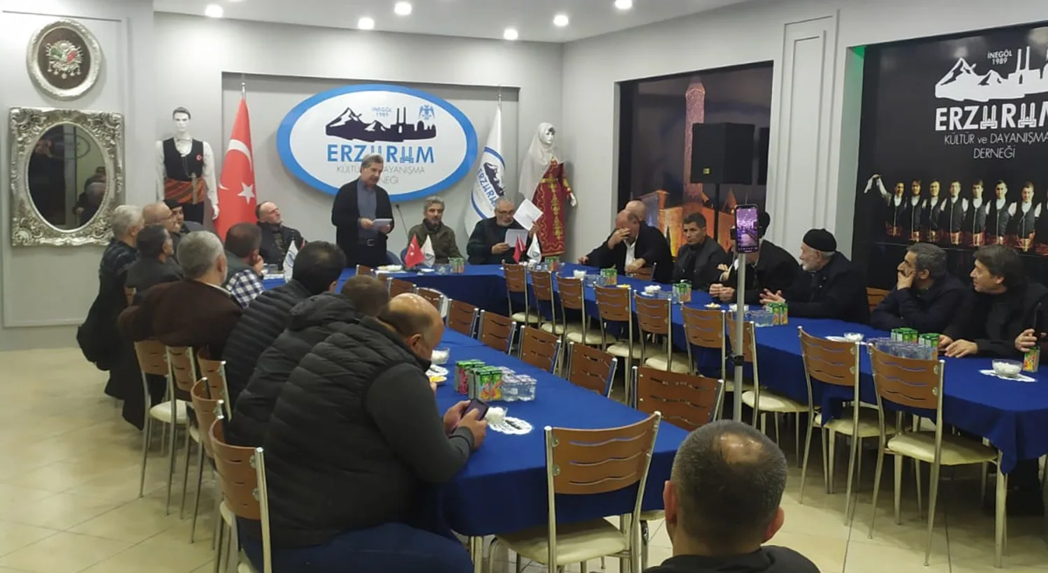 Dadaşların elleri, yaşamını yitiren vatandaşlarımız için semaya kalktı