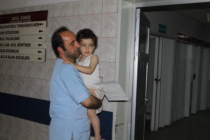Aniden yola çıkınca otomobil çarptı