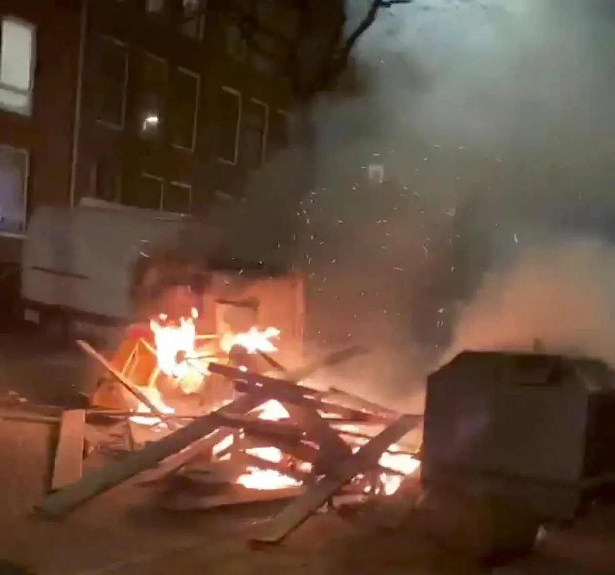 Hollanda da sokağa çıkma kısıtlamasına karşı protestolar devam ediyor #5