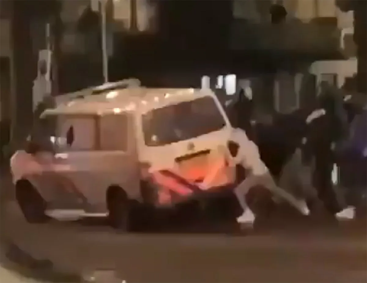 Hollanda da sokağa çıkma kısıtlamasına karşı protestolar devam ediyor #6