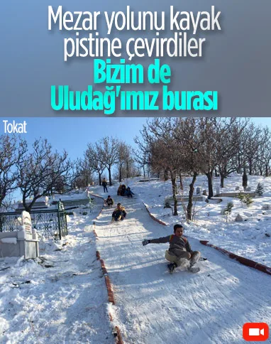 Tokat'ta çocuklar, mezarlık yolunu kayak pistine çevirdi