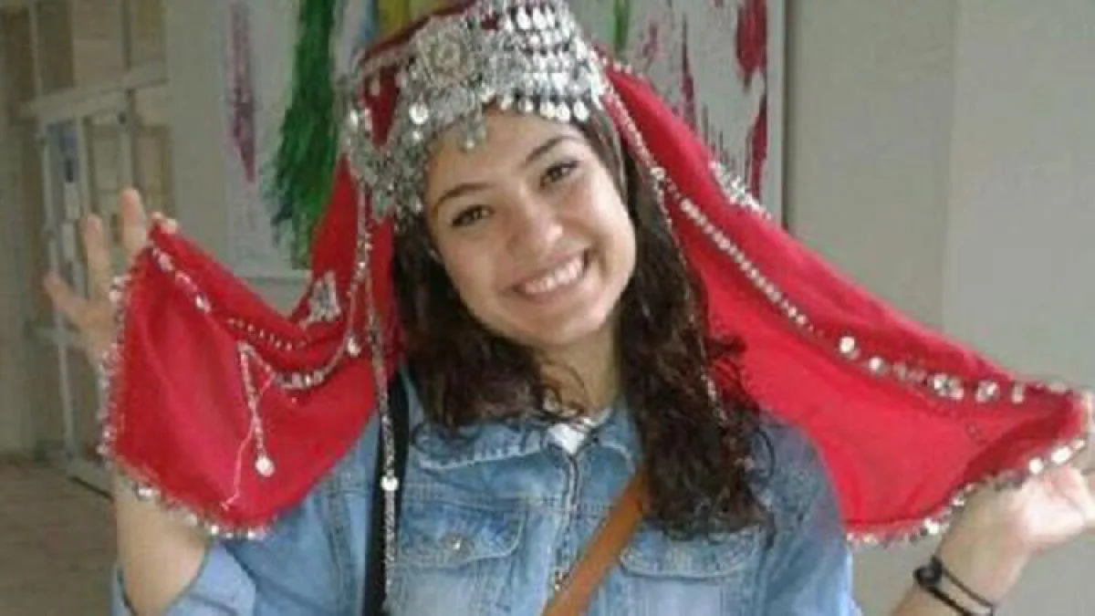 Aybüke Öğretmensiz 4 yıl geride kaldı #1