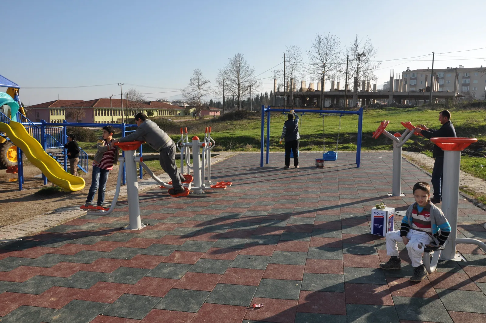 Belediyeden Yeniceköy'e 5 park