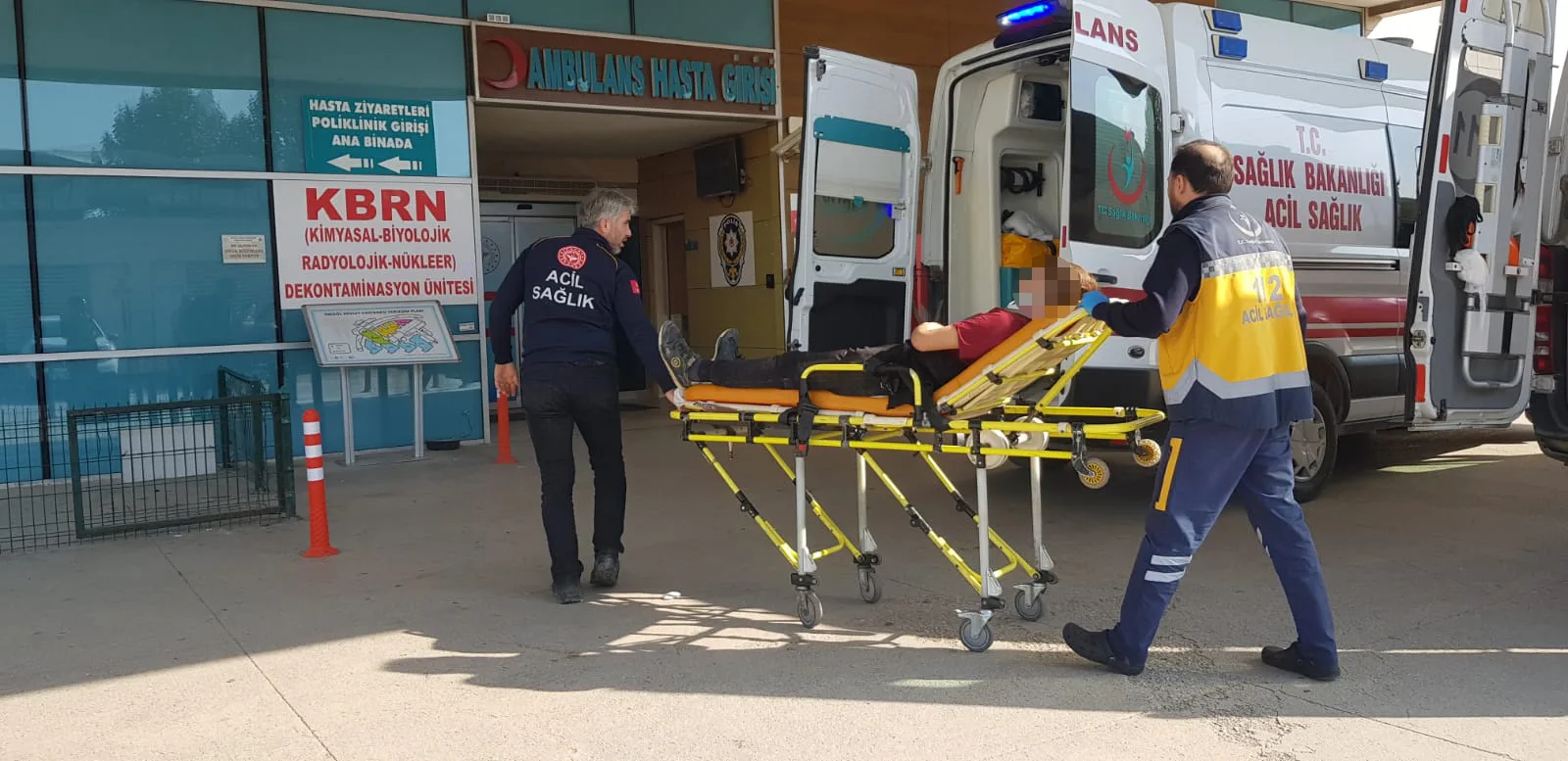 İnegöl'de elektrikli motosiklet yayaya çarptı; 3 yaralı