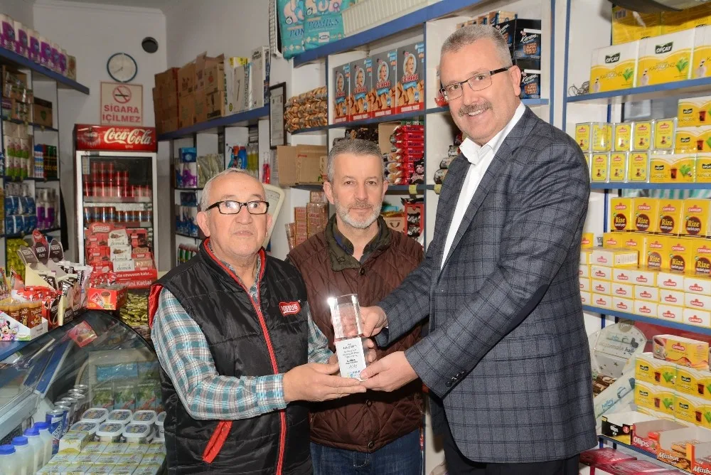 57 Yıllık Bakkal Amcaya Ödül