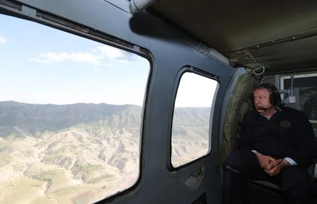 Son Dakika! Bakan Akar paylaştı: Şehitlerimizin kanı yerde kalmadı, mağaraya düzenlenen operasyonda çok sayıda terörist öldürüldü