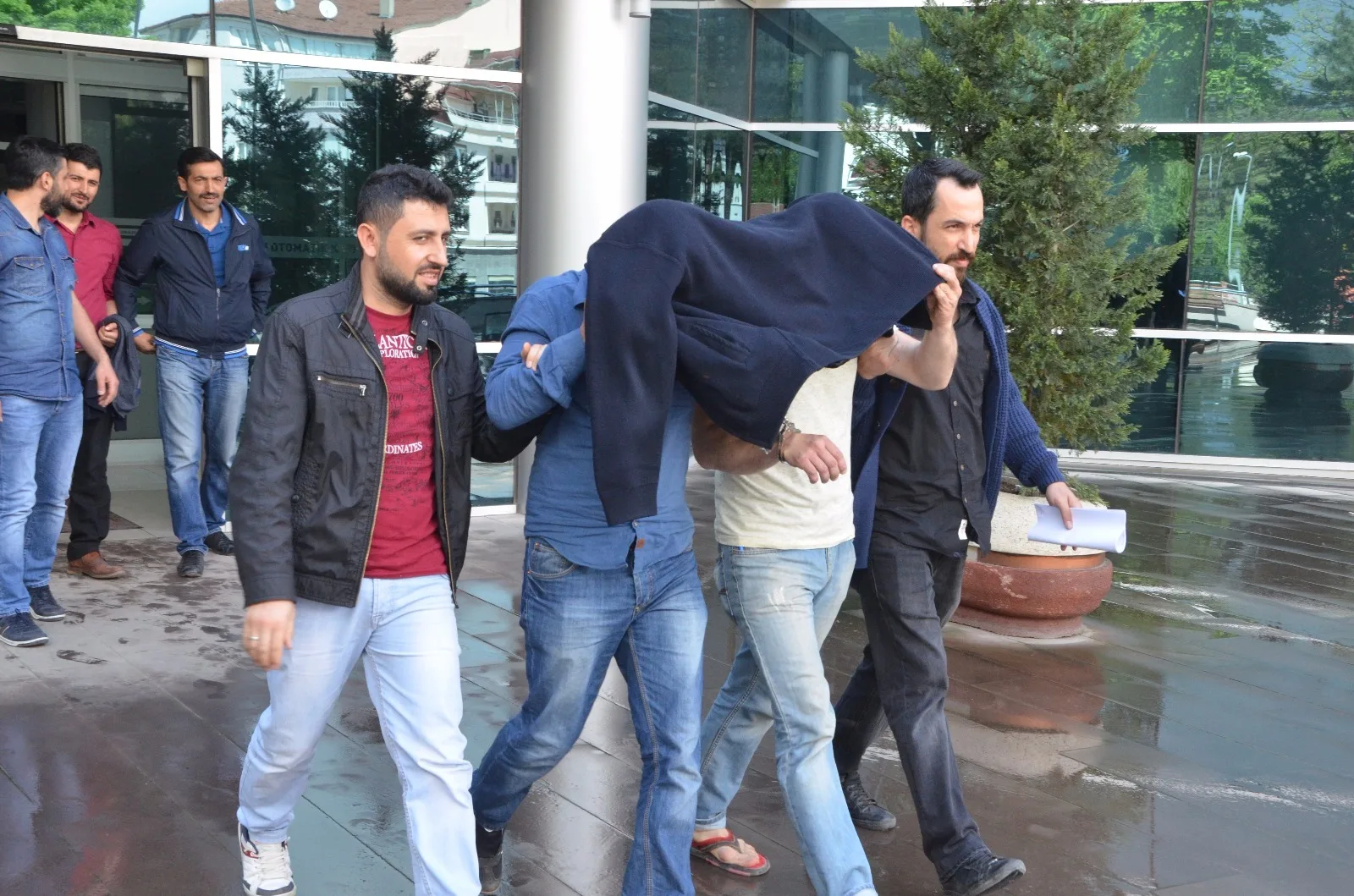 Zehir tacirleri tutuklandı