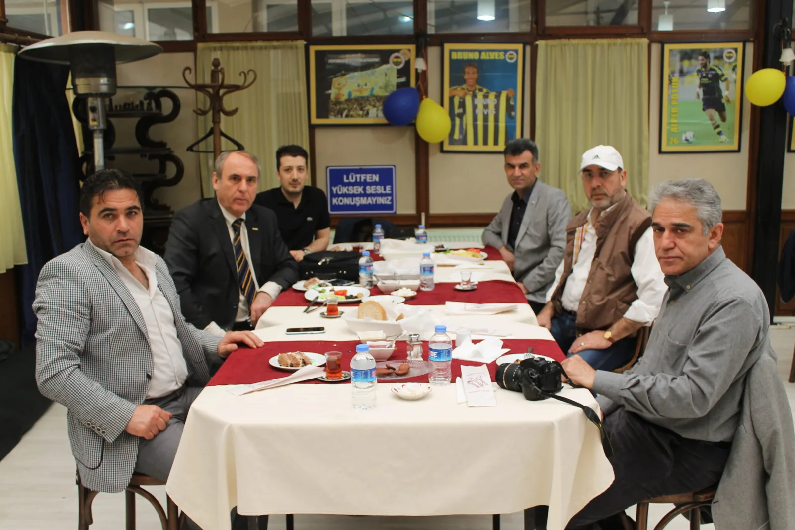 Fenerbahçelilerden çifte kutlama