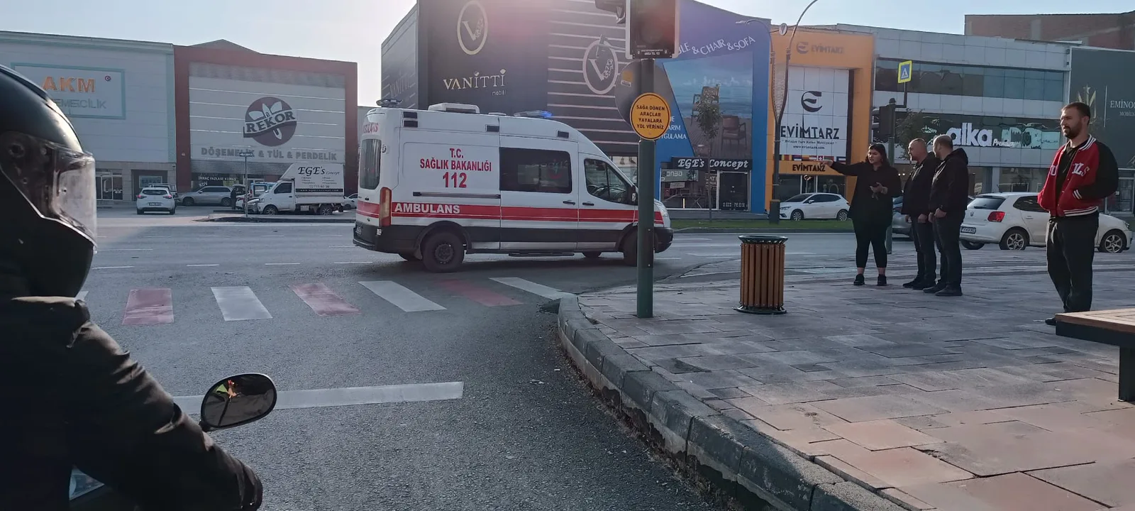 Elektrikli motosiklet sürücüsü kazada yaralandı