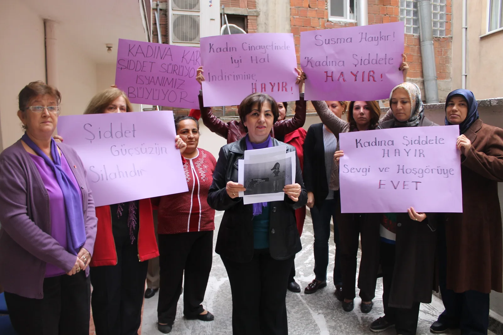 "Kadına karşı şiddete hayır"