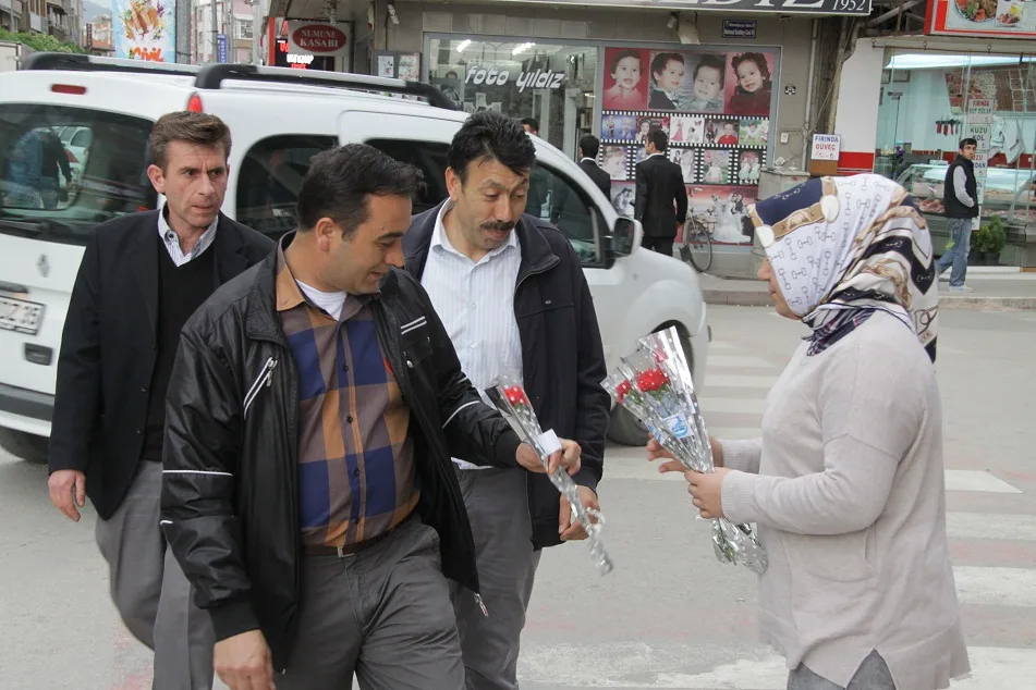 Ülkücü bayanlar Kutlu Doğum’u unutmadı