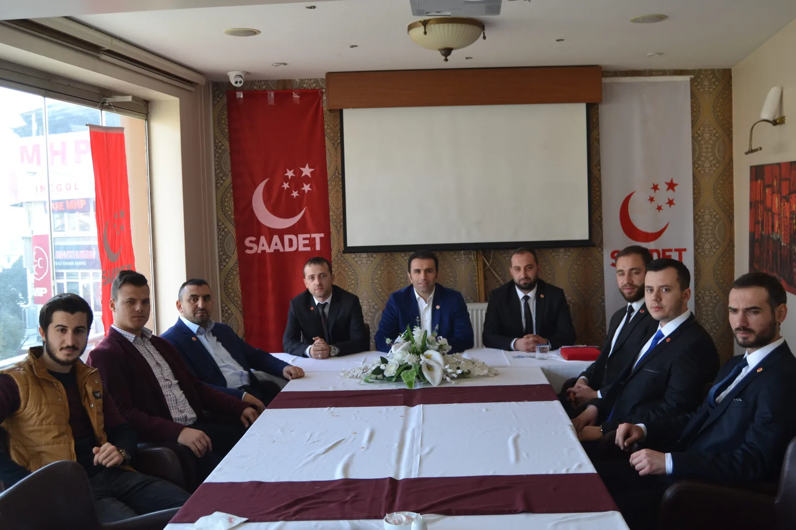 Saadet'li gençlerde nöbet değişimi