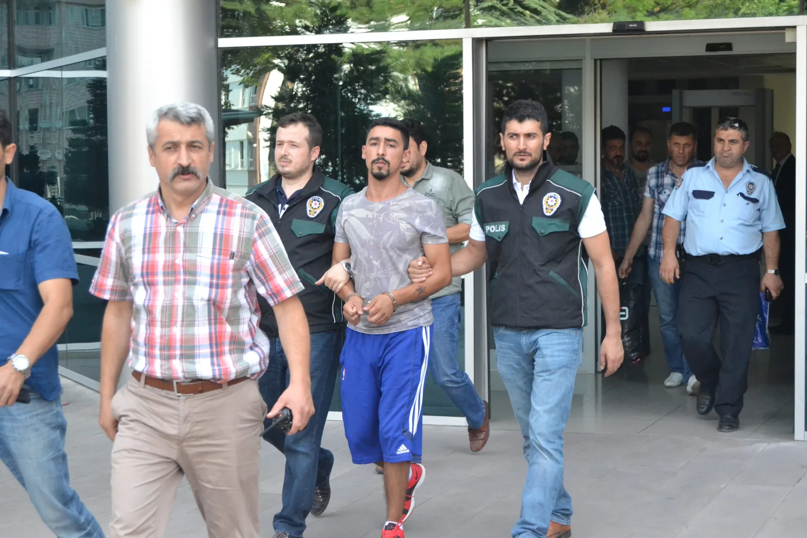 Jandarma ve Emniyet'ten "Baron" darbesi