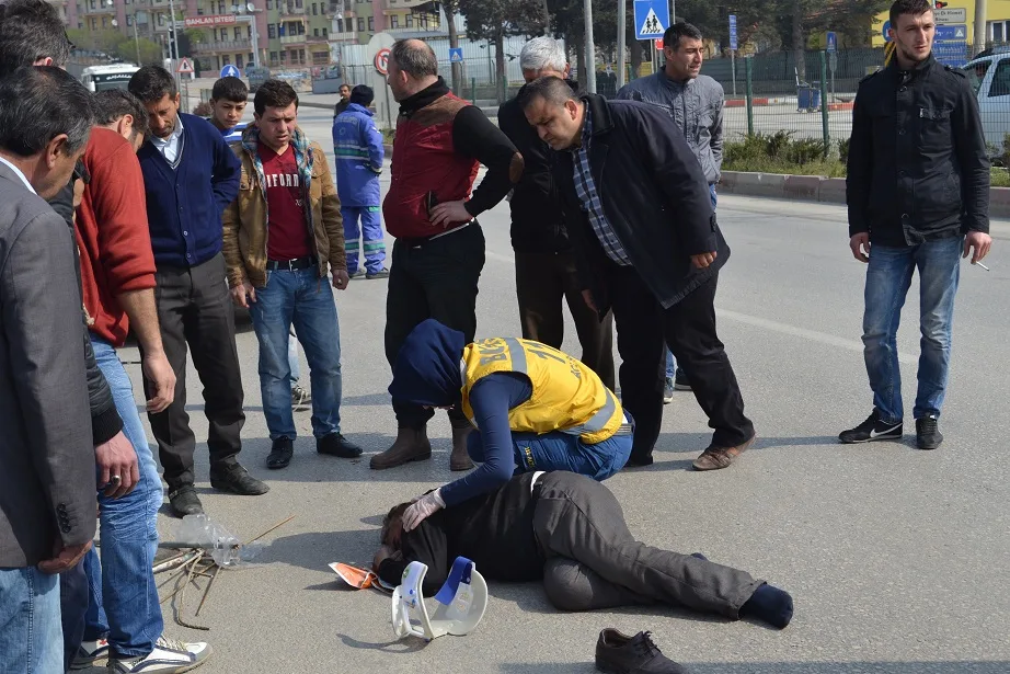 Karşıdan karşıya geçemediler