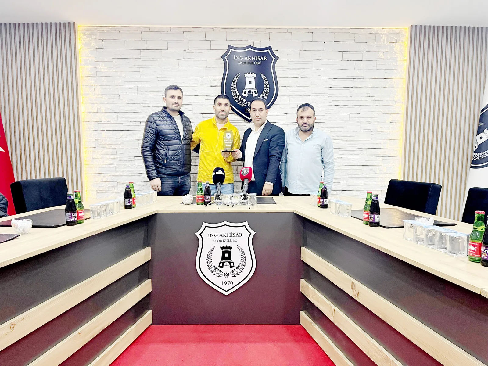 Milli Atlet Üzeyir Söylemez'den Akhisar Spor Kulübü’ne ziyaret