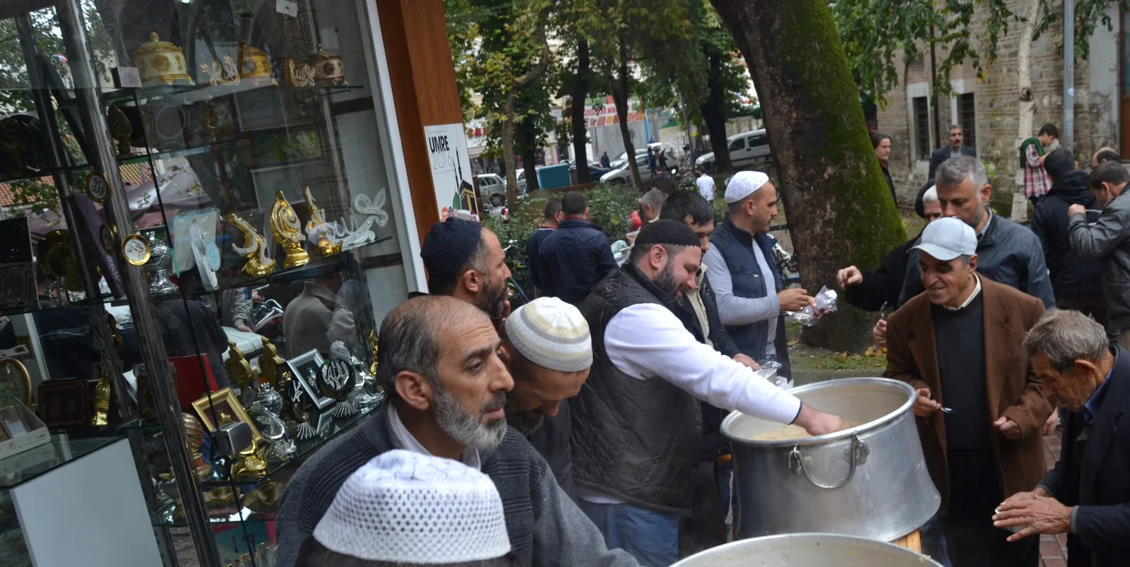 İshakpaşa'dan bin kişilik aşure ikramı