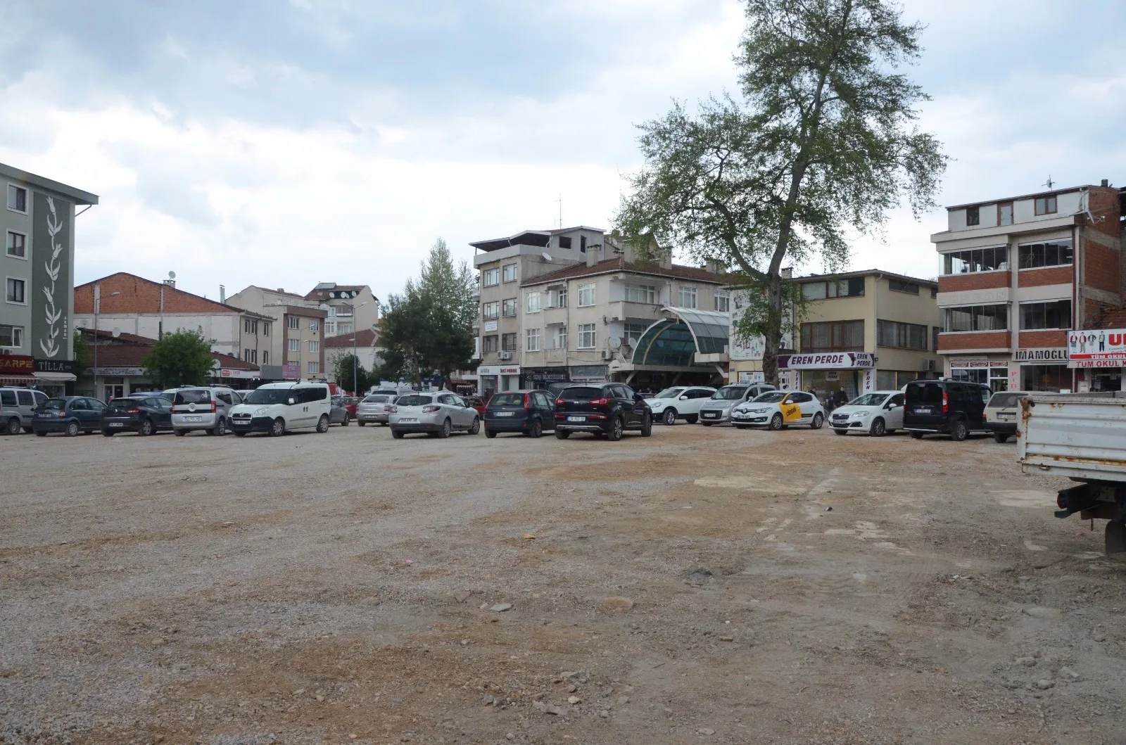 KÜLTÜR SARAYI YIKILDI Vatandaş otopark olarak değerlendirdi