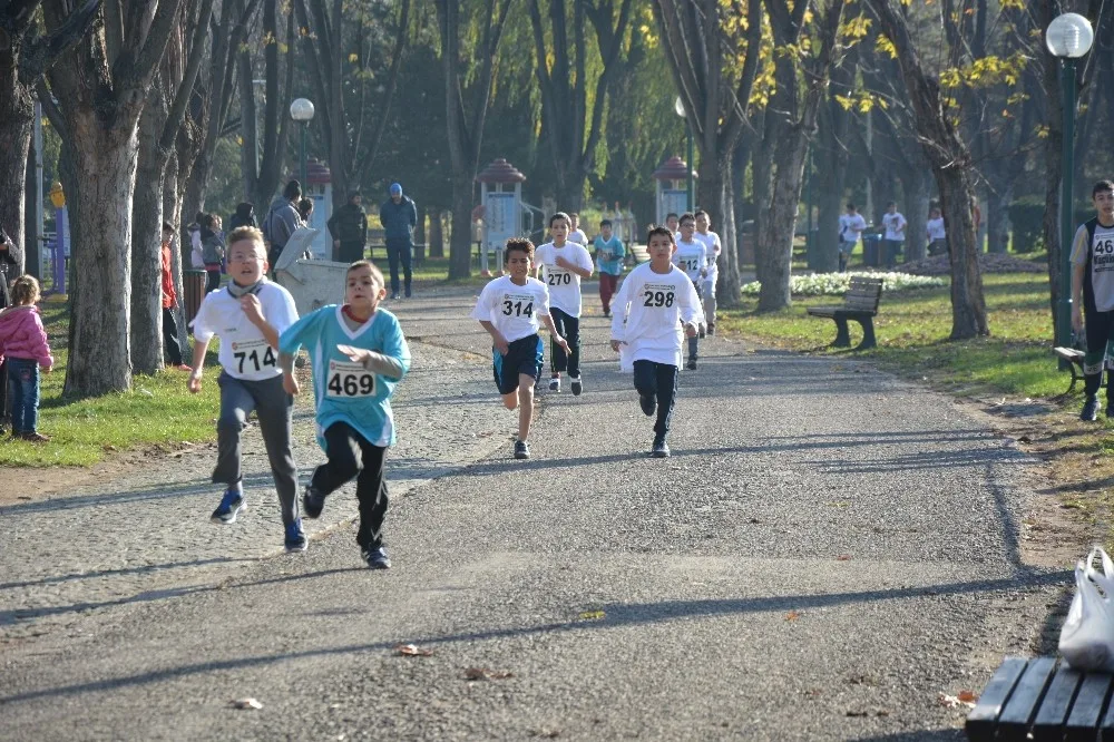 700 Öğrenci Birinci Olmak İçin Ter Döktü