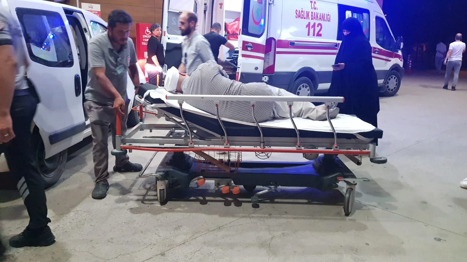 Çatıdan düşen kişi yaralandı