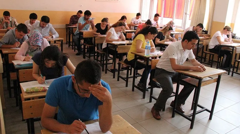 AÖF'lüler güz sınavında ter döktü