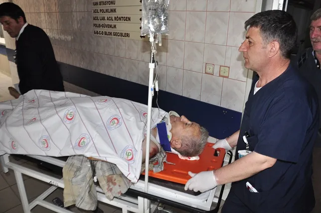 Traktör çamurluğundan düşüp yaralandı
