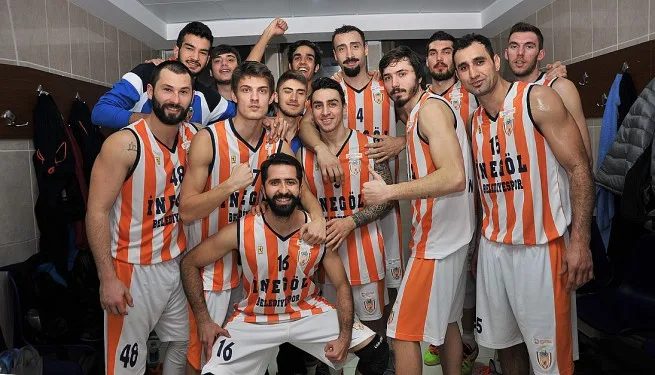 Namaglup liderliğe devam