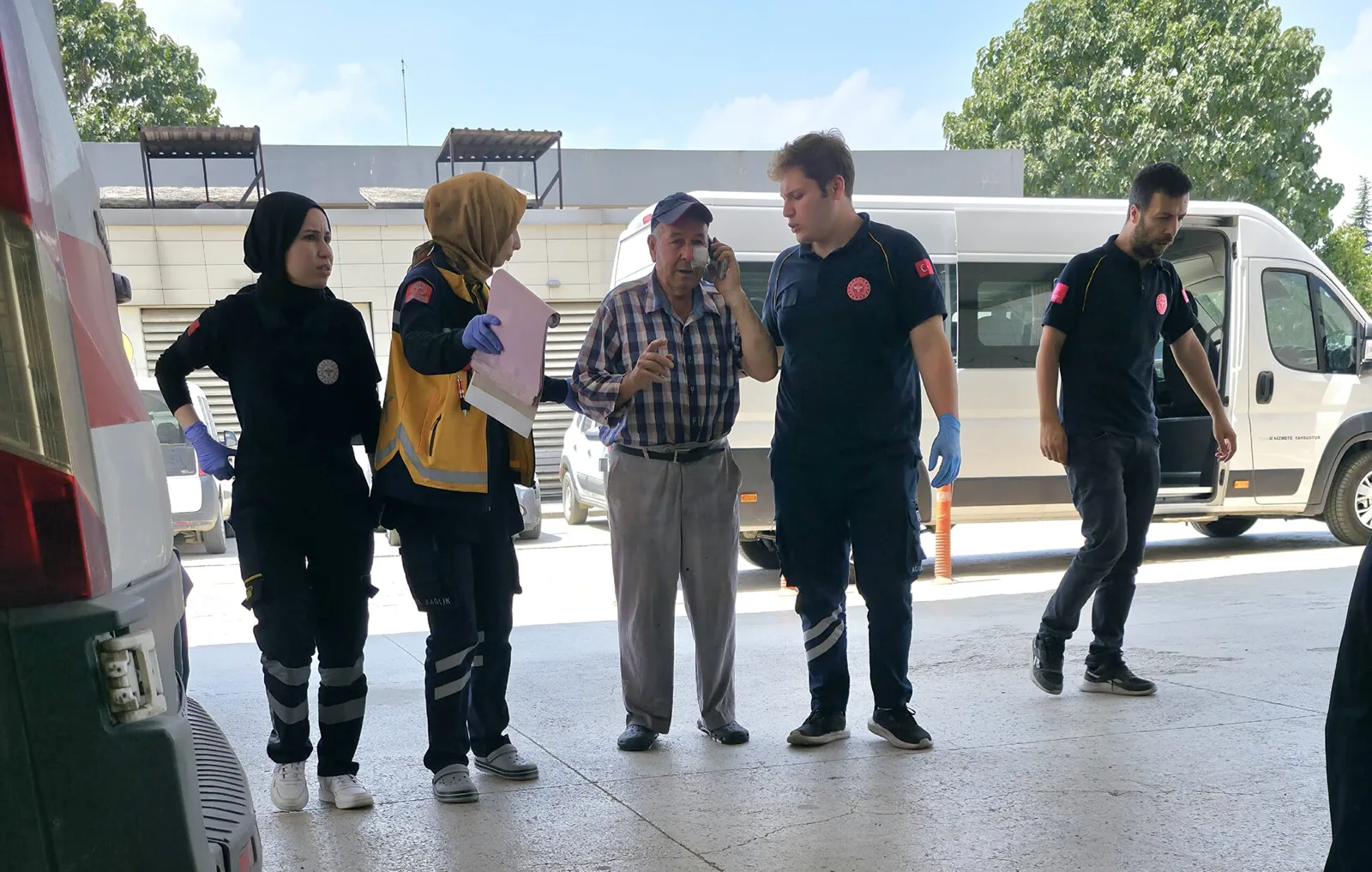 Başını yıkamak isteyen genç ile bahçıvanın kavgasında kan aktı