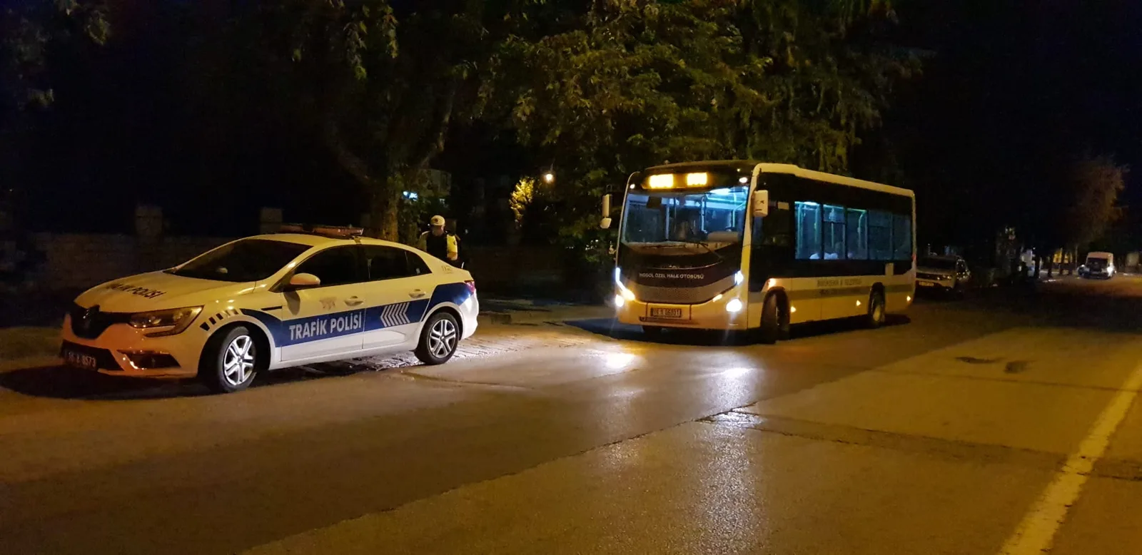 İnegöl'de polisler de şaşırdı... Halk otobüsünün şoförü ehliyetsiz çıktı
