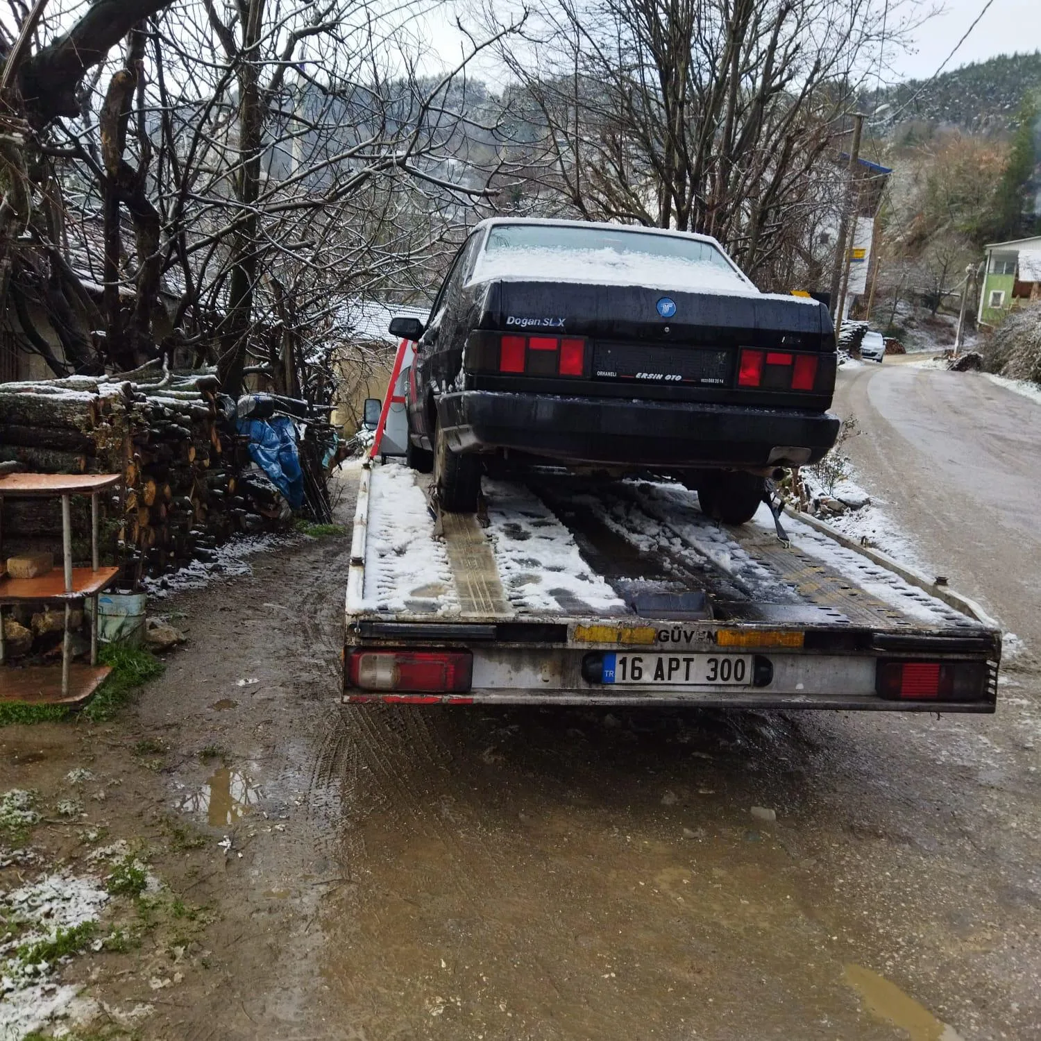 Çalıntı otomobille bahçe teli hırsızlığının şüphelileri yakalandı