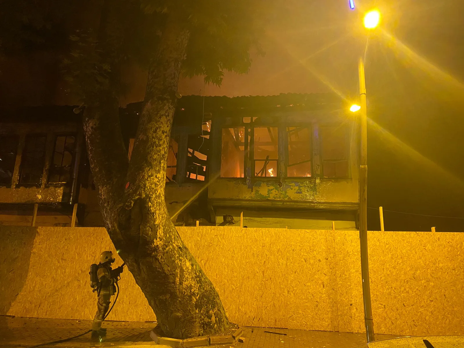 İnegöl'de geceyi alevler aydınlattı