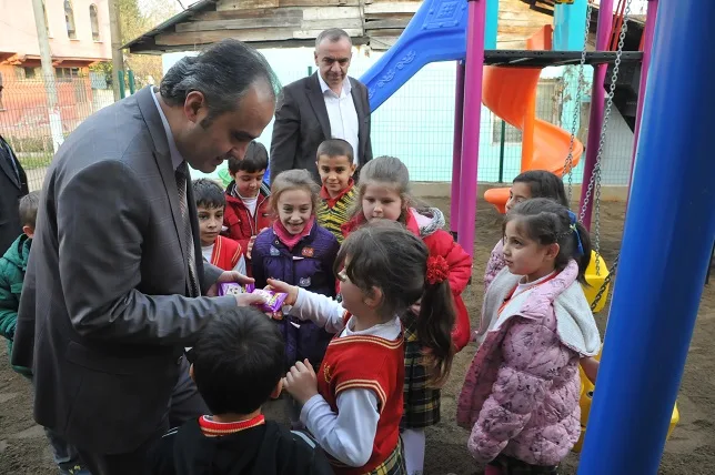 Bir çocuk parkı da Edebey'e
