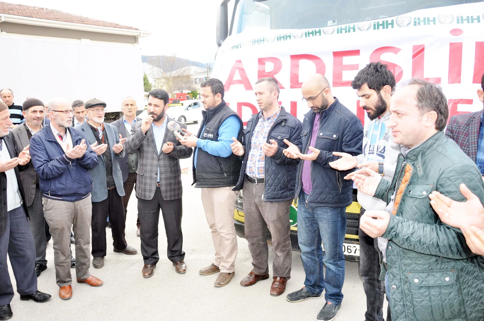 Suriye'ye 1 yardım tırı daha