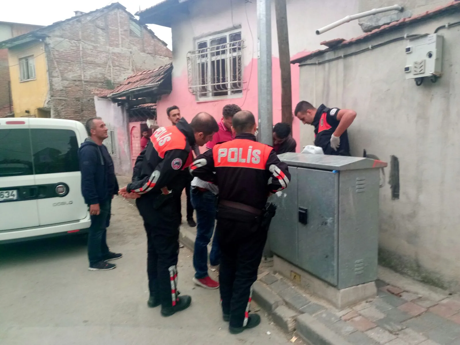 UYUŞTURUCU TACiRLERi TUTUKLANDI