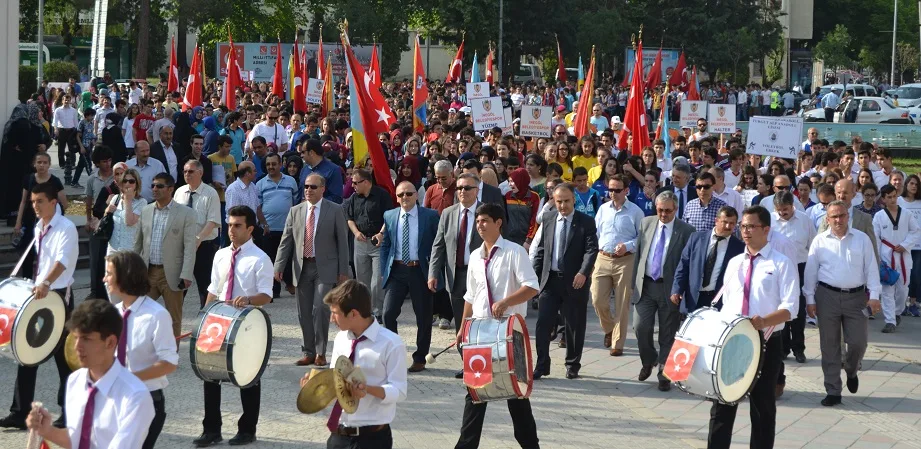 Gençlerle "Gençlik" yürüyüşü