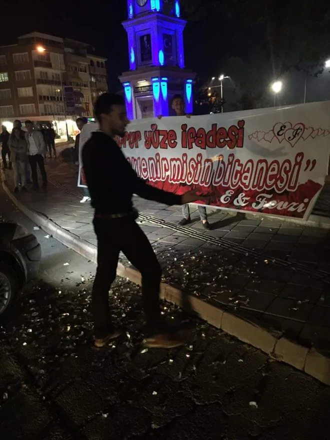 "Vurur yüze ifadesi, benimle evlenir misin bitanesi"