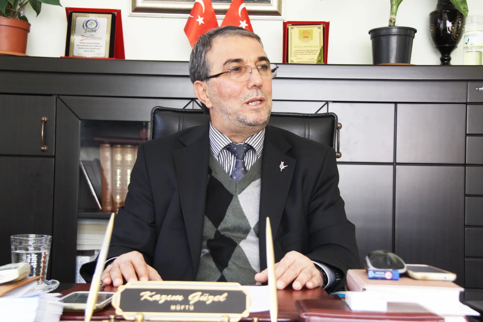 "Size öyle bir peygamber gelmiştir ki, sıkıntıya uğramanız ona ağır gelir"