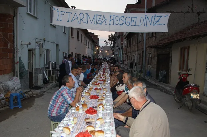 Demircioğlu sokaktan komşuluk örneği