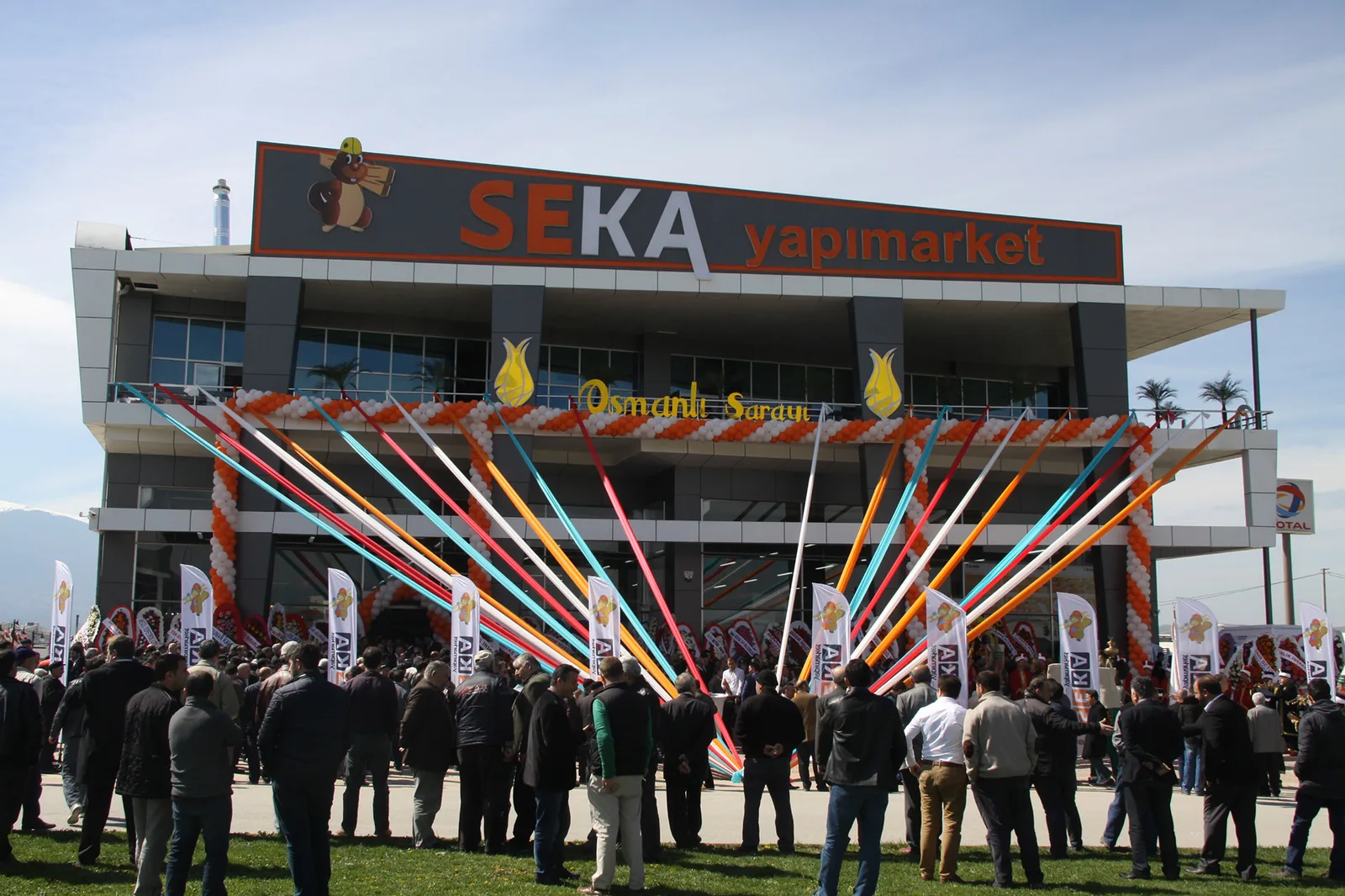 Seka Yapı Market hizmette