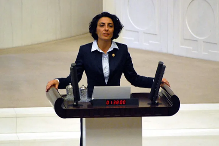 Kayışoğlu hükümete yüklendi
