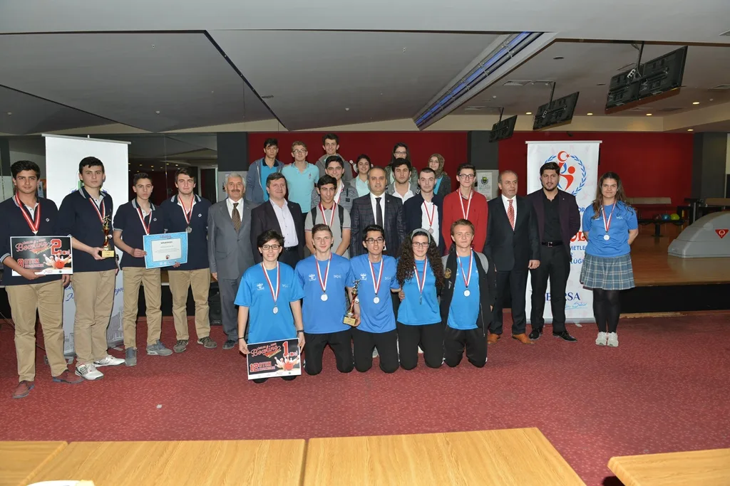 Liseliler bowling turnuvasıyla stres attı