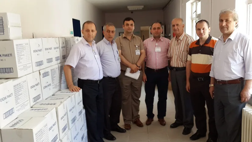 Hastane’den taşeron işçilere erzak yardımı