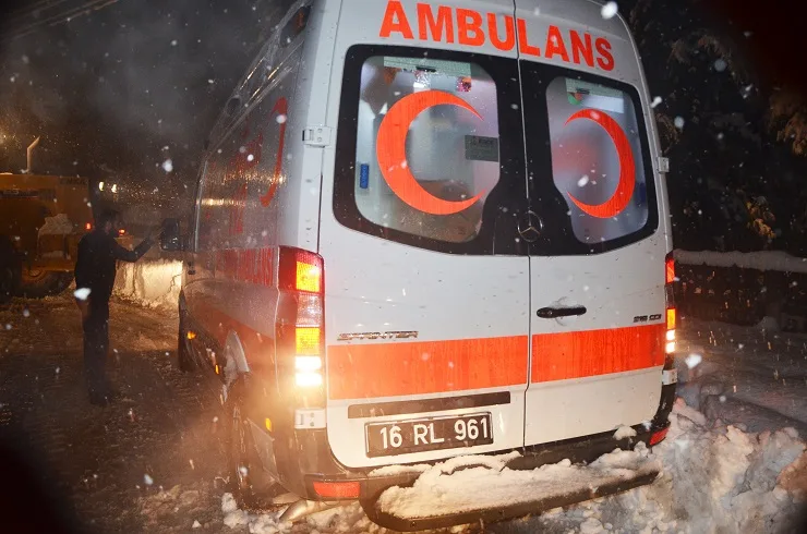 Kalp krizi geçirdi 4 saat mahsur kaldı