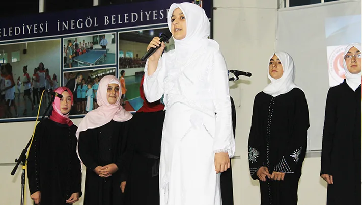 Bilgili bir gençlik yetişiyor