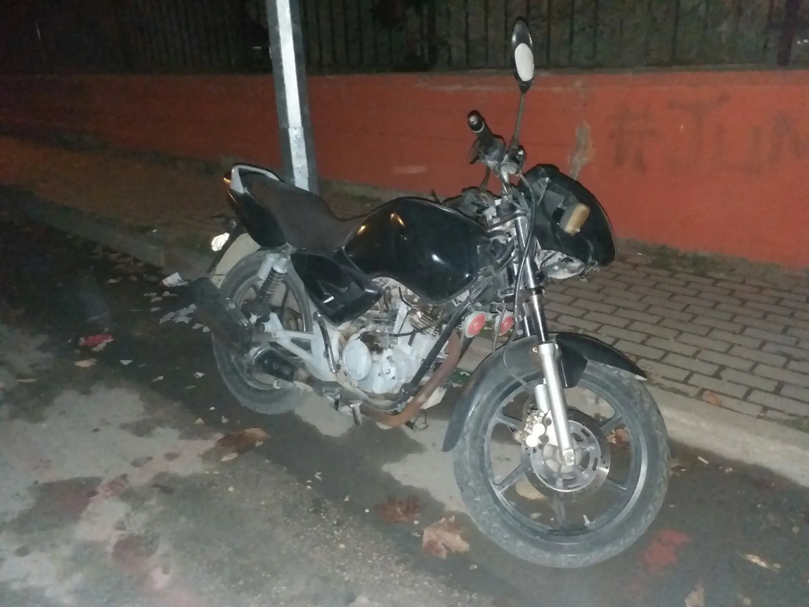 ÇALINTI MOTOSİKLET YOL KENRAINDA BULUNDU