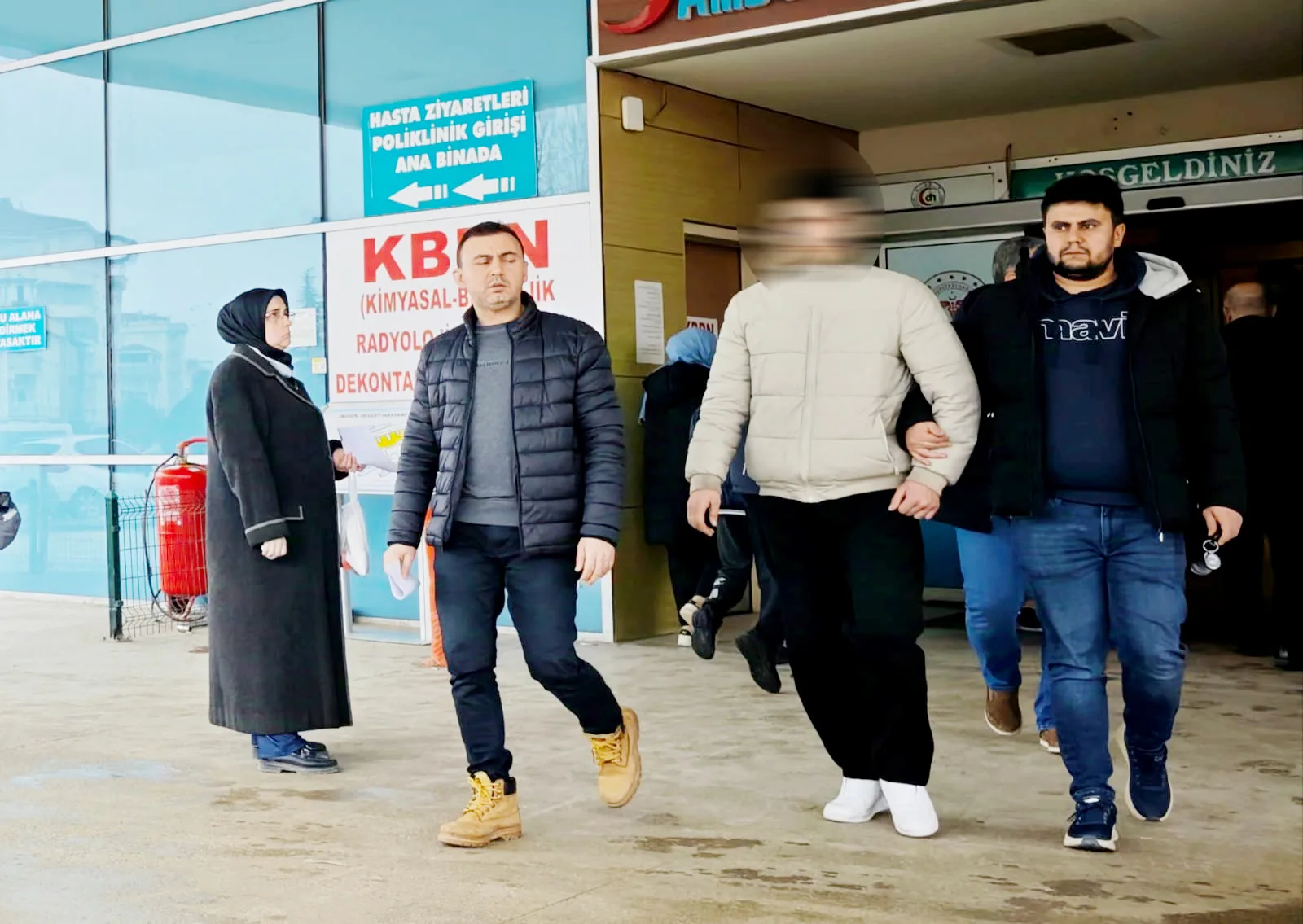 Kız yüzünden çıktığı iddia edilen bıçaklı kavgada 1 kişi tutuklandı