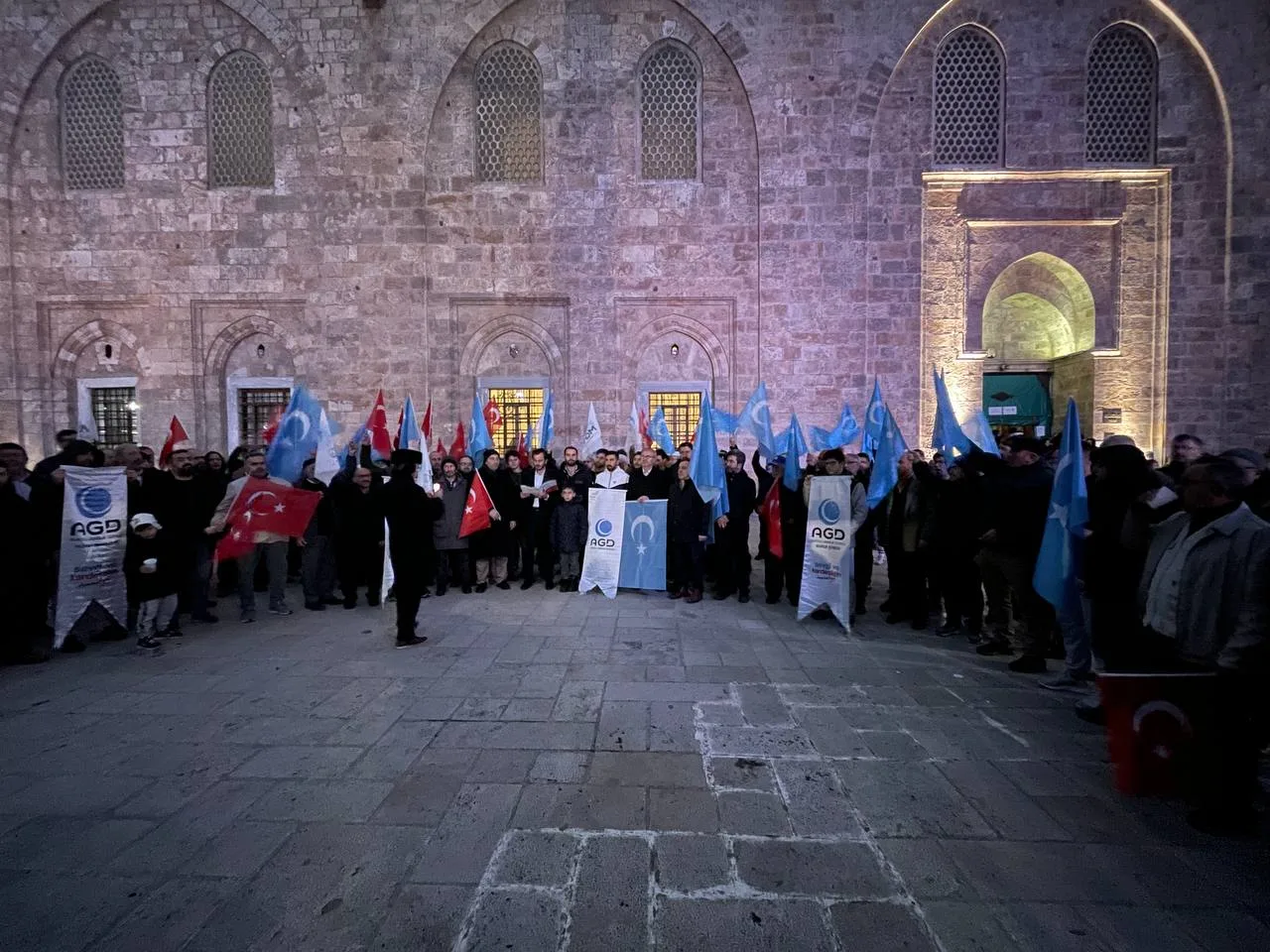 Çin'in Doğu Türkistan politikaları protesto edildi